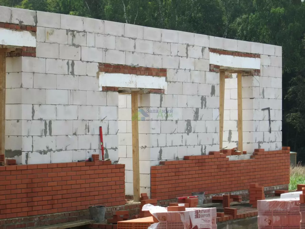 строительство бетонных перемычек над окнами