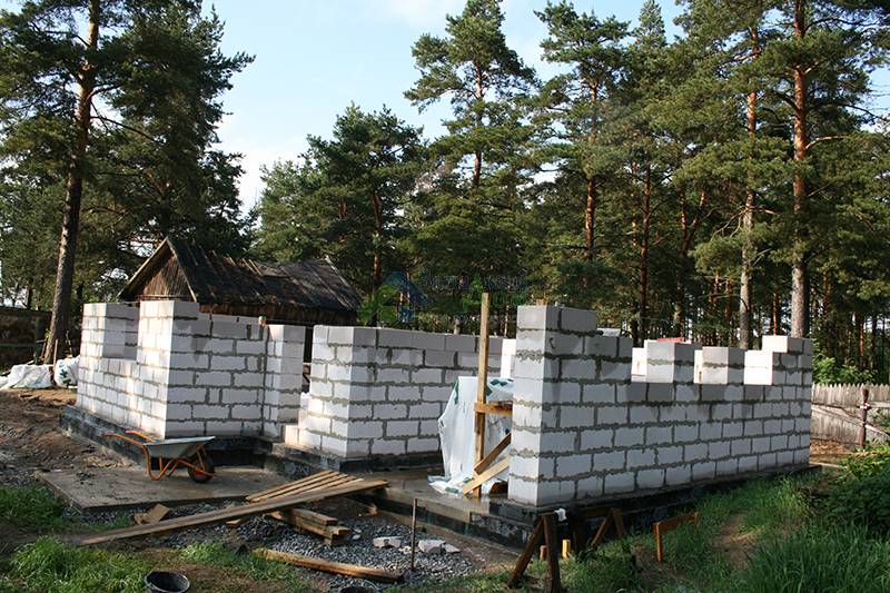 строительство наружных стен дома из газобетона