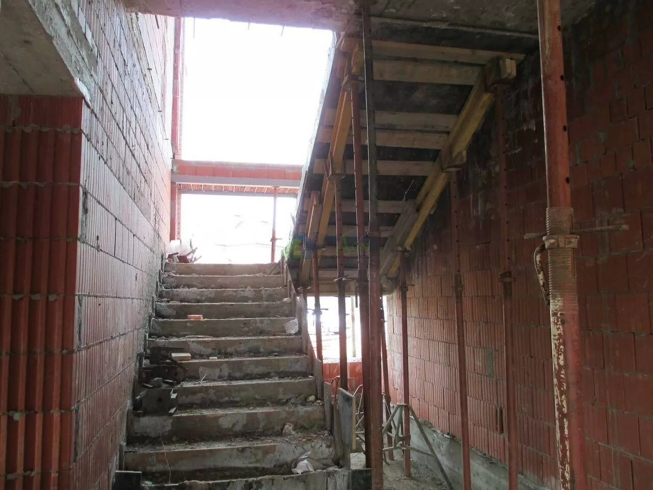 строительство монолитной лестницы в коттедже